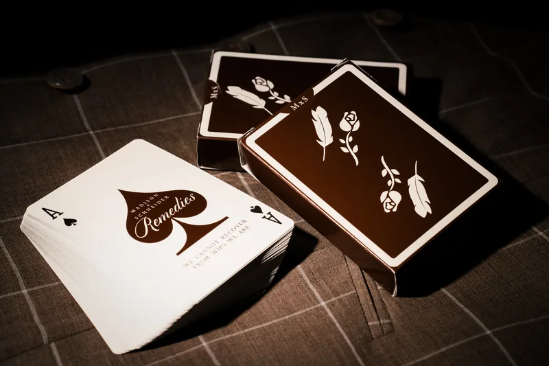 Brown Remedies Playing Cards — die Spielkarten aus Maxis Show.